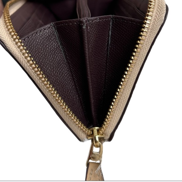 COACH Accordion Zip Signature Debossed Women Wallet Beige Patent‎ Leather F54805 - Picture 11 of 16